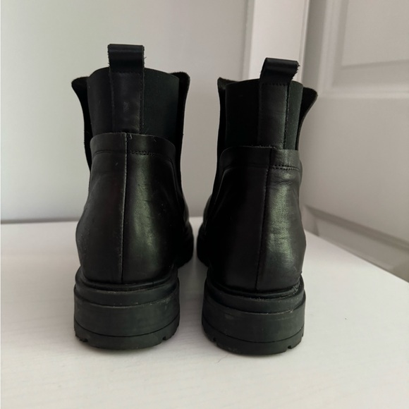 Steve Madden Chelsea Boot - Picture 5 of 6